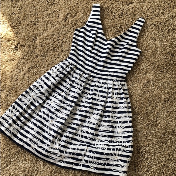 New Lilly Pulitzer size 2 dress, retails $298 - Picture 1 of 3